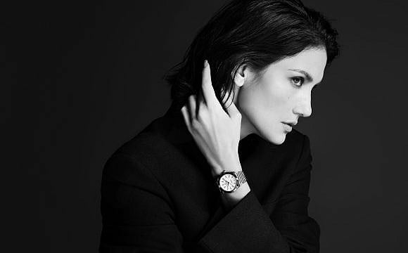 ซินดี้-สิรินยา บิชอฟ ได้รับการแต่งตั้งให้เป็น Friend of Breitling คนใหม่ ภายหลังการเปิดตัวนาฬิกาไบรทลิ่งสำหรับสุภาพสตรี Chronomat women’s 32 และ 36 โดยรับหน้าที่เป็นตัวแทนของผู้หญิงที่มีเป้าหมายชัดเจน ลงมือปฏิบัติจริง และเปี่ยมด้วยสไตล์